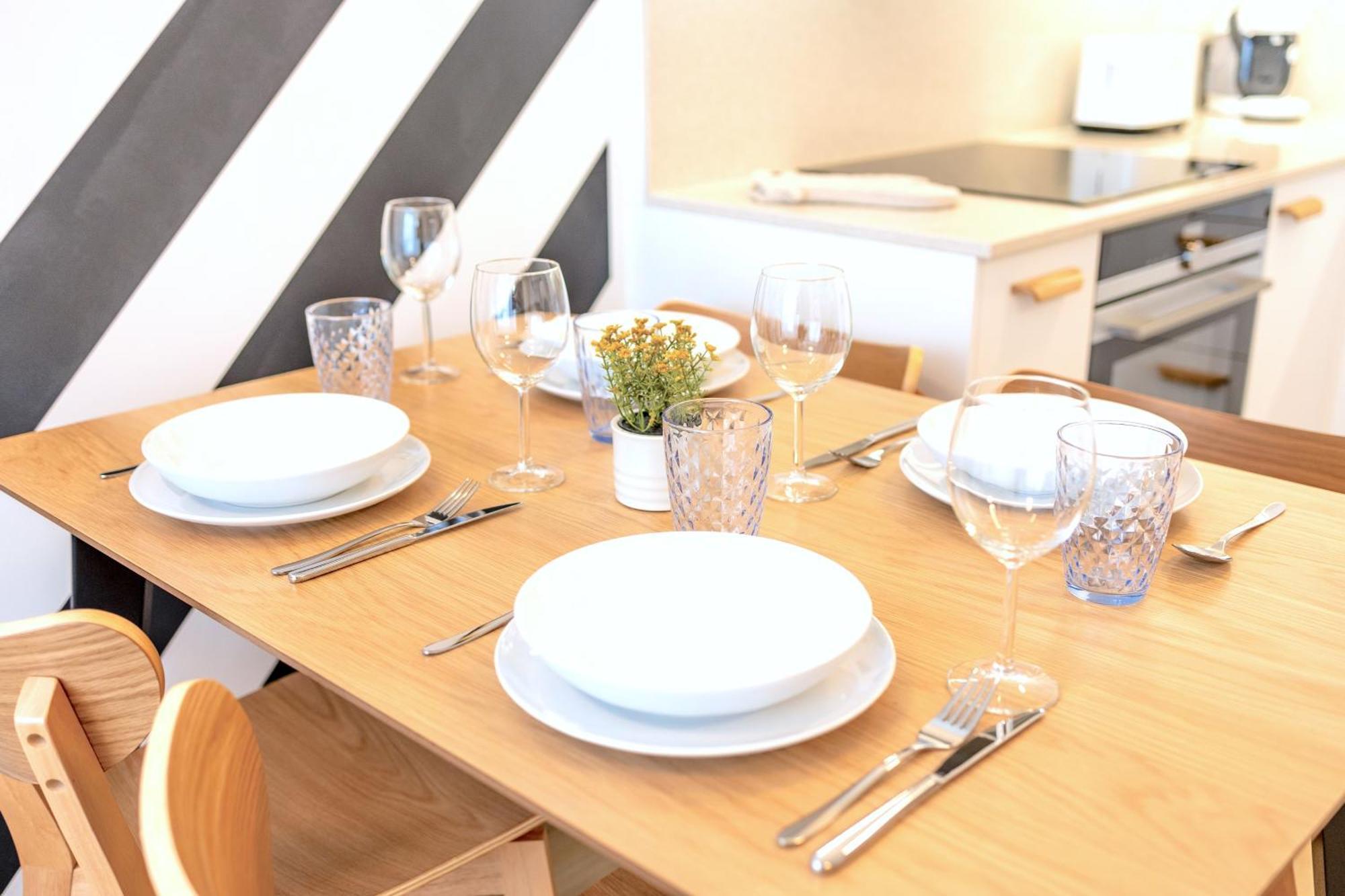 Yellow Apartment - Balcony, Free Parking, By Gravity Prag Exterior foto