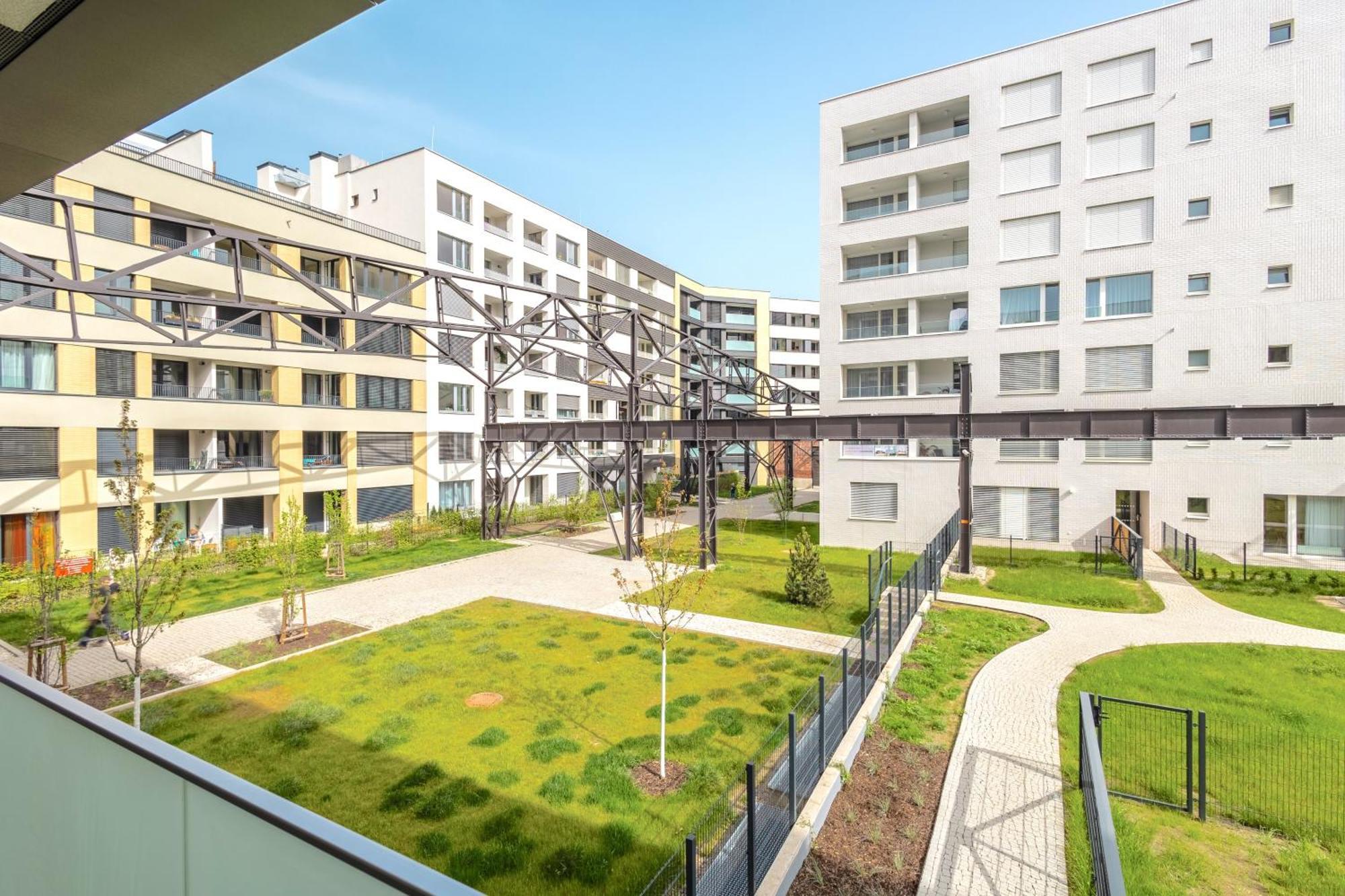 Yellow Apartment - Balcony, Free Parking, By Gravity Prag Exterior foto