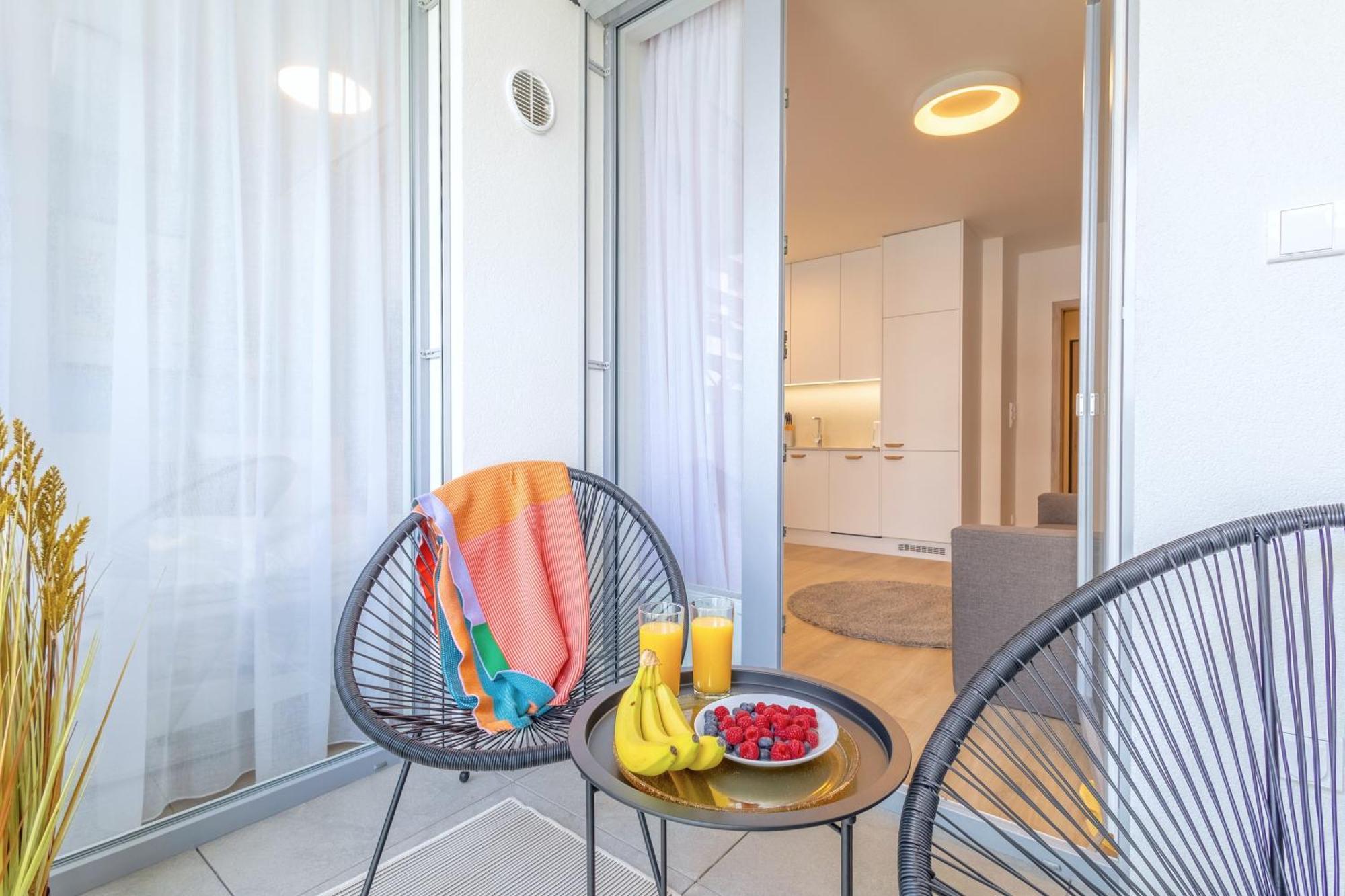 Yellow Apartment - Balcony, Free Parking, By Gravity Prag Exterior foto